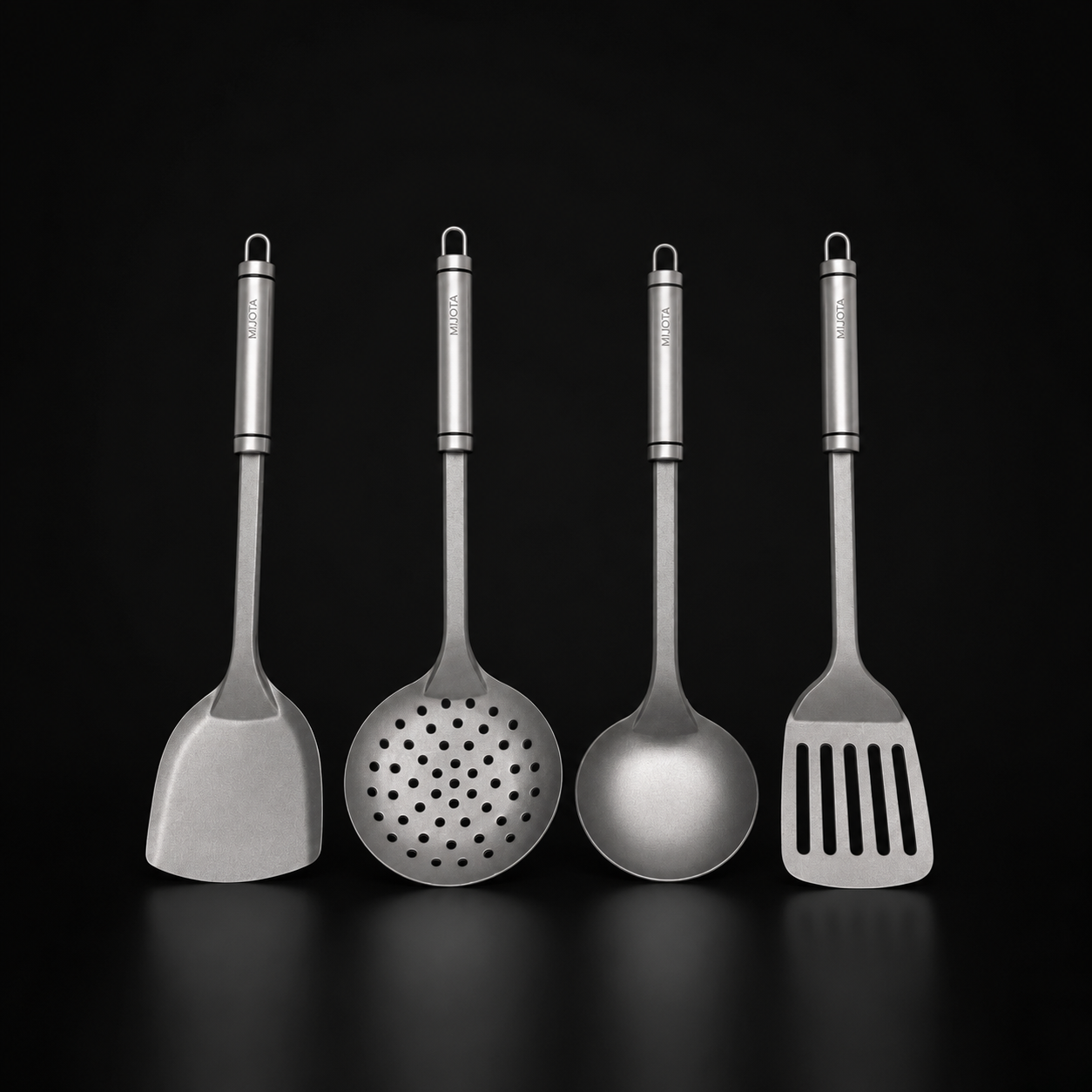 Set d'ustensiles en titane MIJOTA sur fond noir
